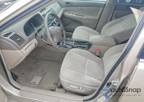 2004 Toyota Camry Le z USA, uszkodzony, nr VIN 4T1BE32K44U833160